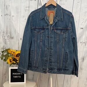 Levi's Blue Denim Trucker Jacket Size XL
NWT